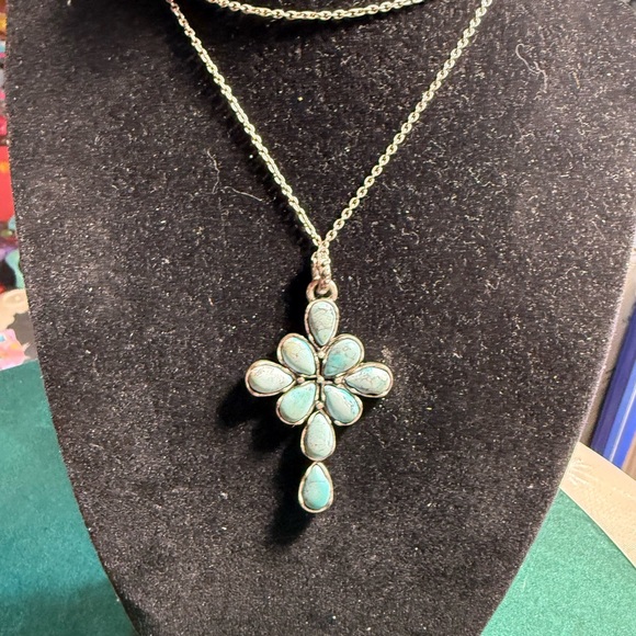 Western style Silver Tone Cross Pendant Necklace - Picture 3 of 4